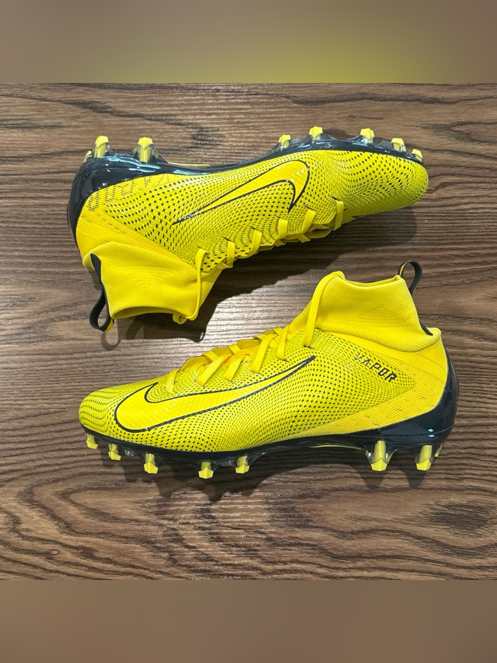 Size 10.5 Nike Vapor Untouchable Pro 3 Football Cleats Yellow 917165-701 - NEW